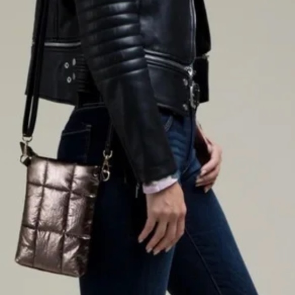NWT PEWTER METALLIC CROSSBODY BAG - Picture 1 of 6